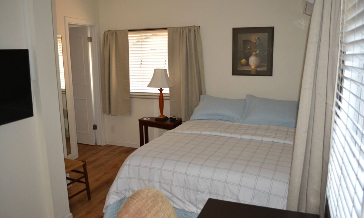 Camelback East House | Clean, Private Guestroom and Bath - Near Biltmore