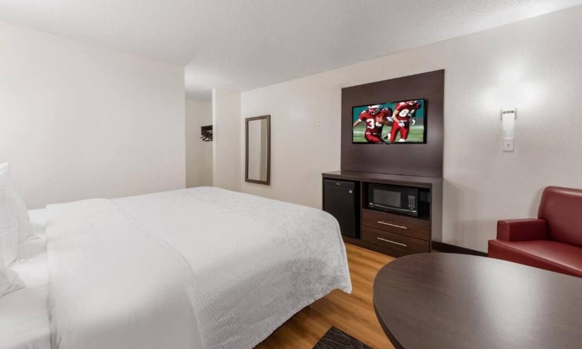 Crosswoods Hotel | Clean Renovated Space for Travelers with Free Parking Near Attractions