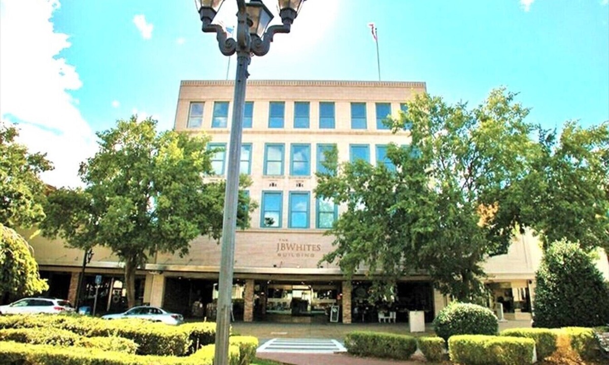 Downtown Condo | Clean spacious 2-bedroom condo in the heart of downtown Augusta on Broad Street.