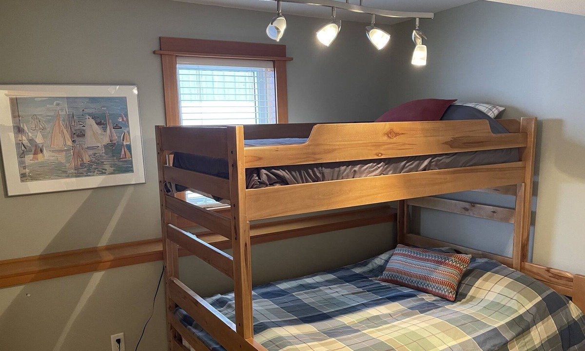 Apex Mountain Cabin | Clearview in lower suite close to village