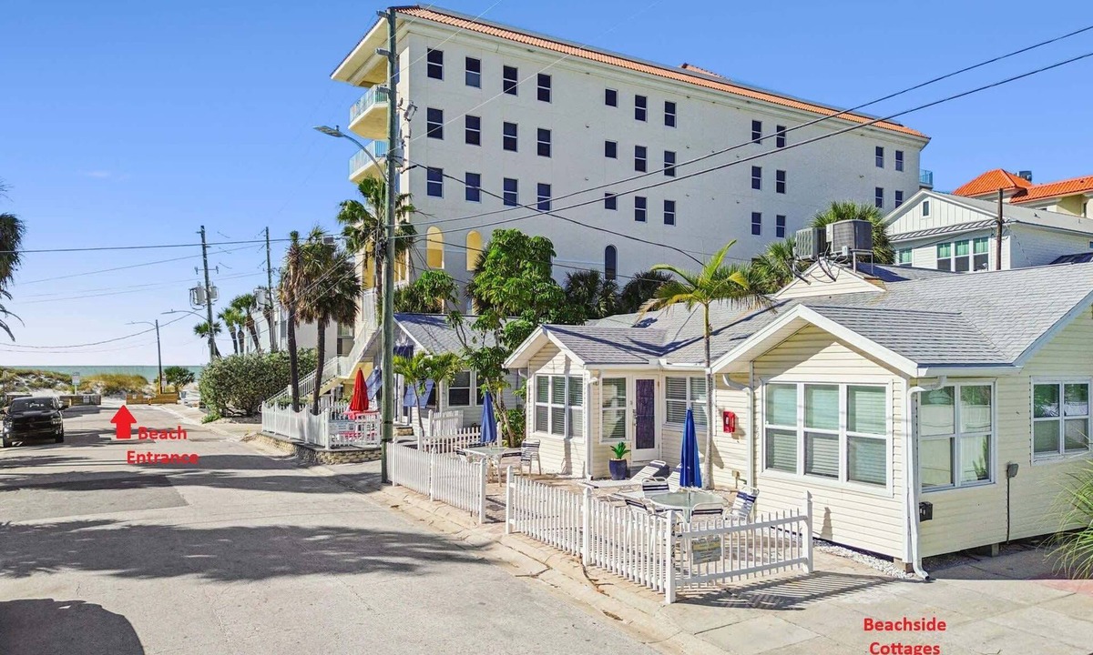 Clearwater Beach House | Clearwater Beach Cottage 24 Steps to Beach | Beach Gear Included!