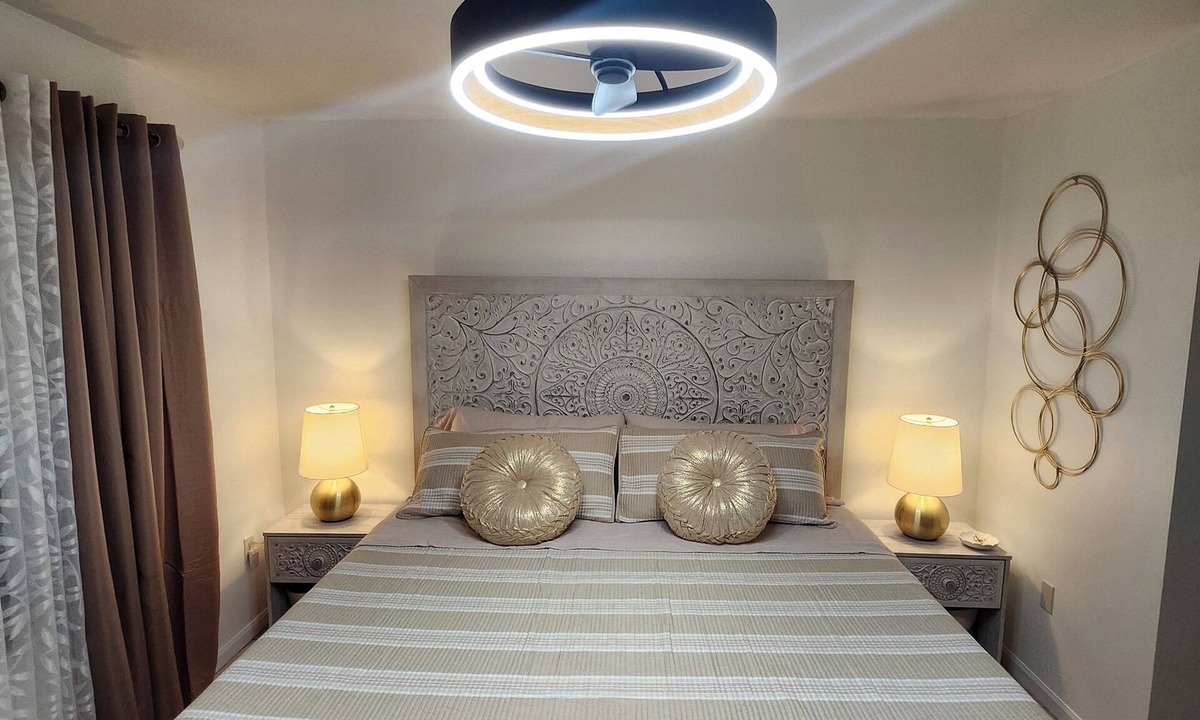 Clearwater Apartment | Clearwater Condo- King Bed, Resort vibe, close to beach