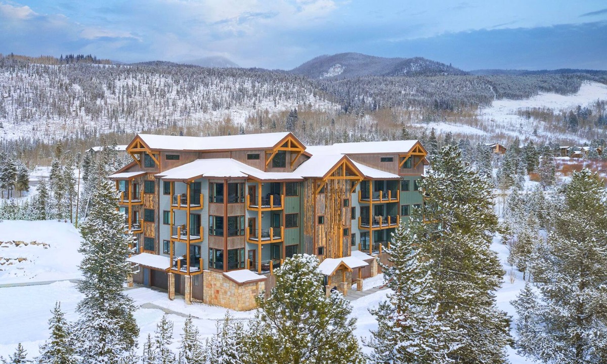 Lakeside Village Apartment | Clearwater Lofts by Vail Resorts