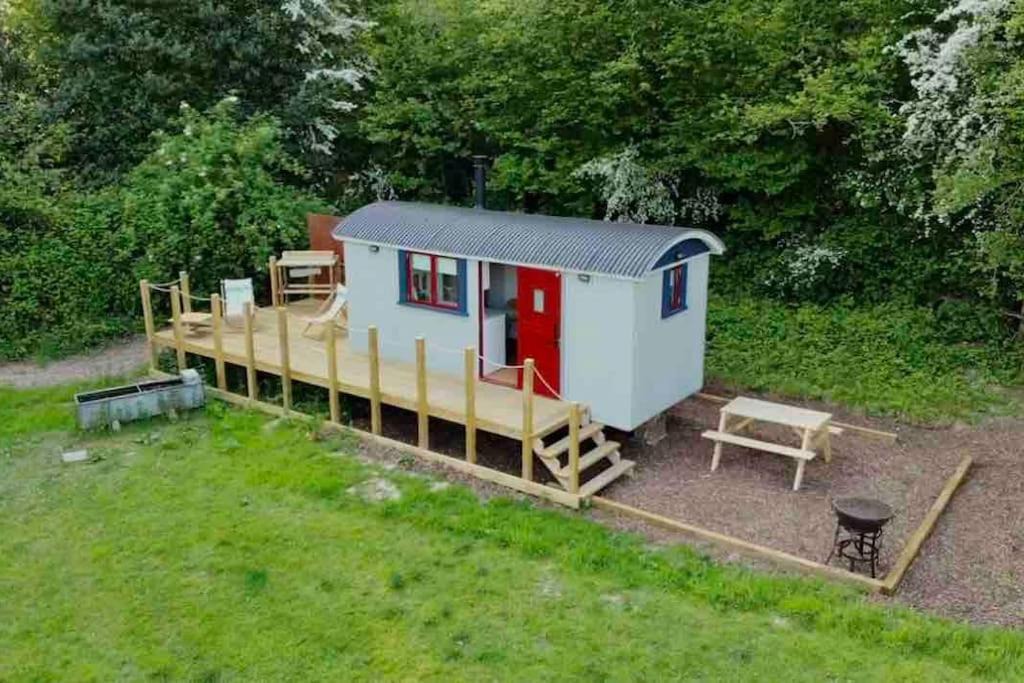 Staplefield House | Cleo’s Hut