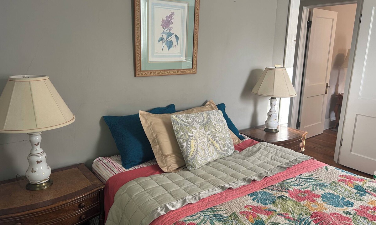 Cleveland Apartment | Cleveland Clinic, 7 minutes from: Rex2