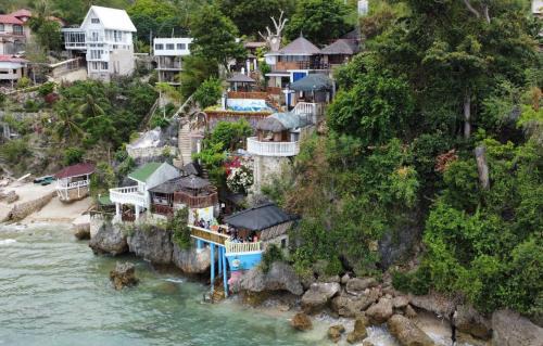 Catmon Resort | Cliff Cabanas by Hiverooms