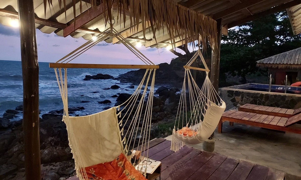 Bang Bao Bay Hotel | Cliff Cottage Resort