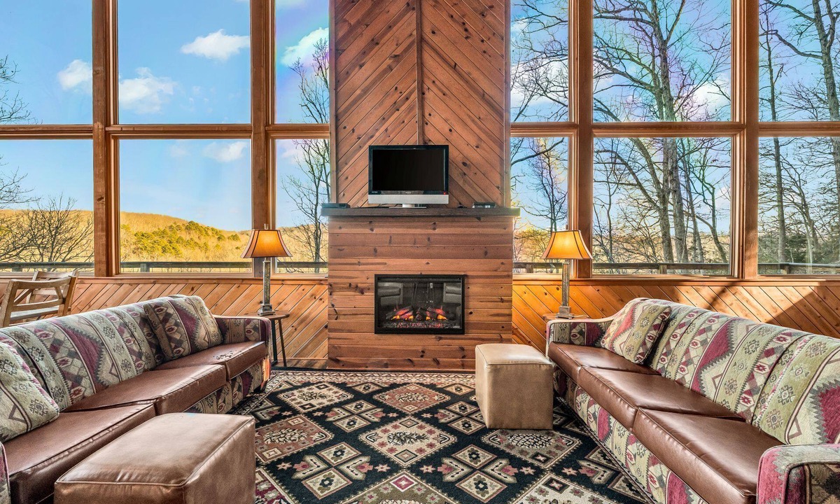 Dora House | Cliff House: A Spacious Riverfront Home for Gathering Together