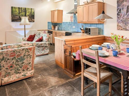 Brough House | Clifford Courtyard