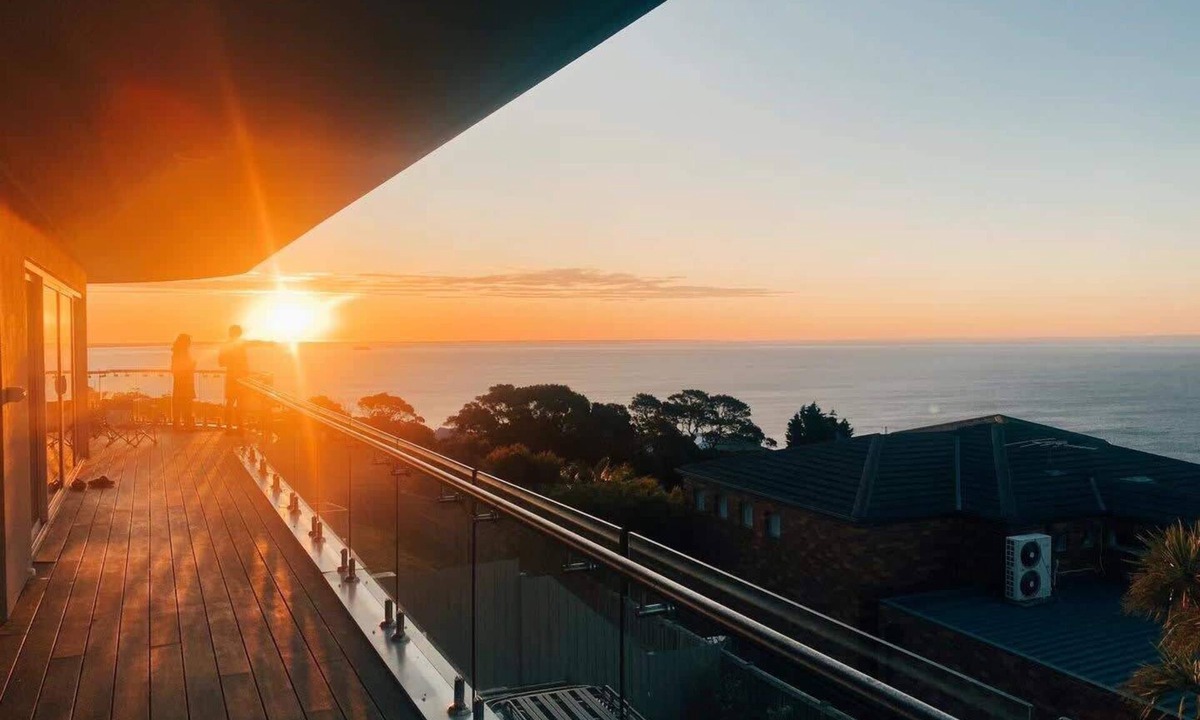 Mount Martha House | Cliffside Castle | Bay And City Views