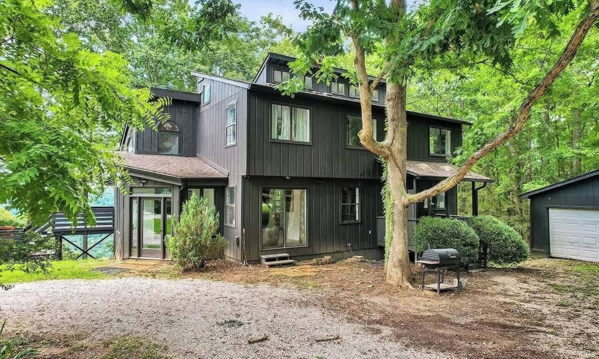Sewanee House | Cliffside Mountain Retreat Near Sewanee | Sleeps 14