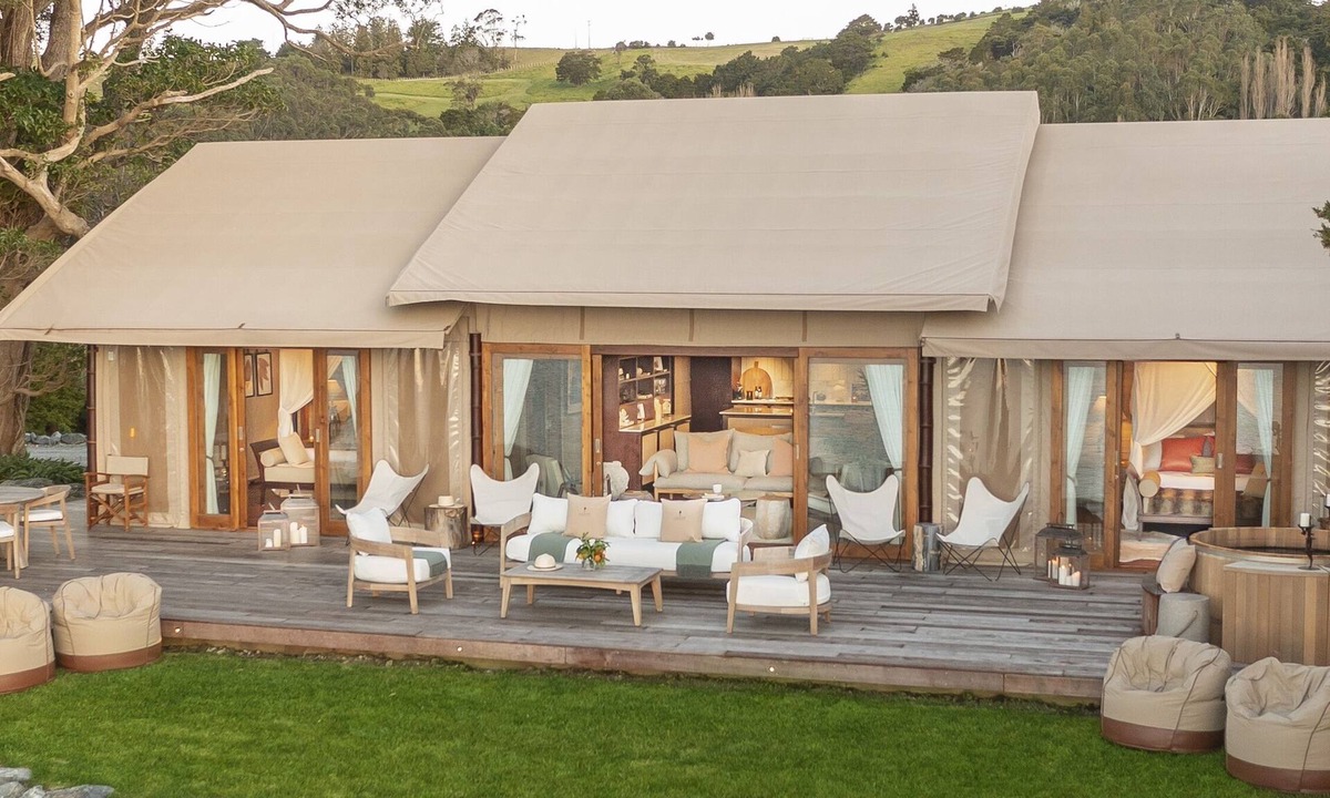 Langs Beach Cabin | Clifftops - luxury tented lodge, sweeping views & beach, 90 mins from Auckland