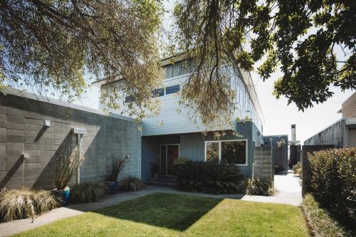 Oakura House | Clifftops - oceanfront retreat in Oakura Beach