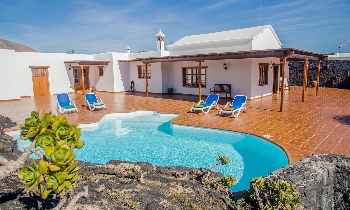 San Bartolome House | climatized pool, internet and total privacy