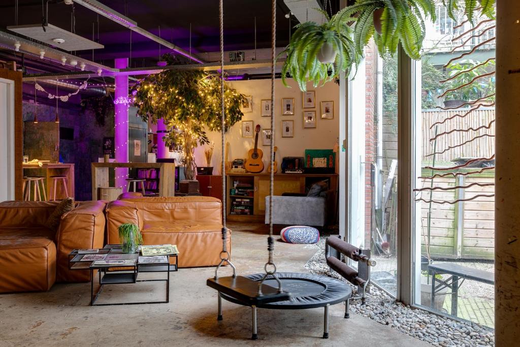 Nieuwmarkt en Lastage Hostel | ClinkMama