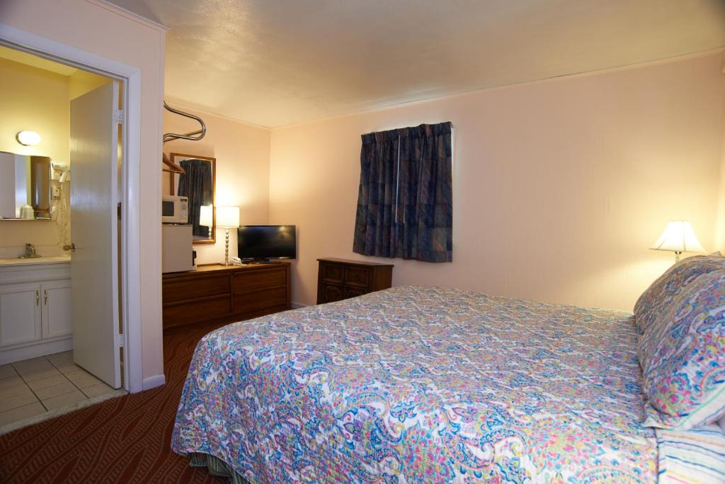 Clinton Hotel | Clinton Motel