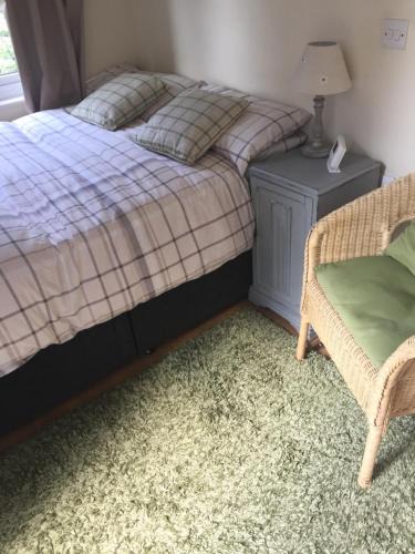 Bracknell House | Clinton's Green B&B