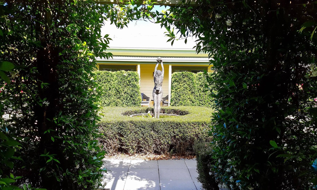 Clive Cottage | Clive Colonial Cottages - 300m from Bike trails