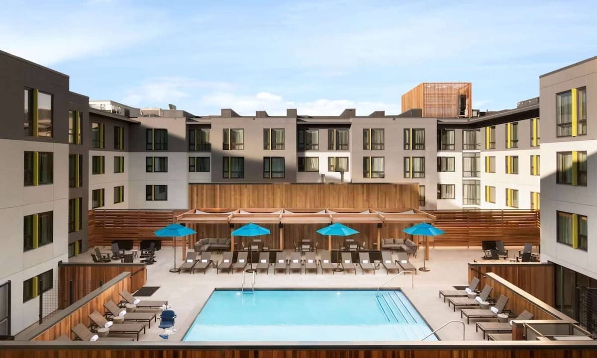 Whittier Hotel | Close to CU Boulder + Free Breakfast. Pool. Gym.