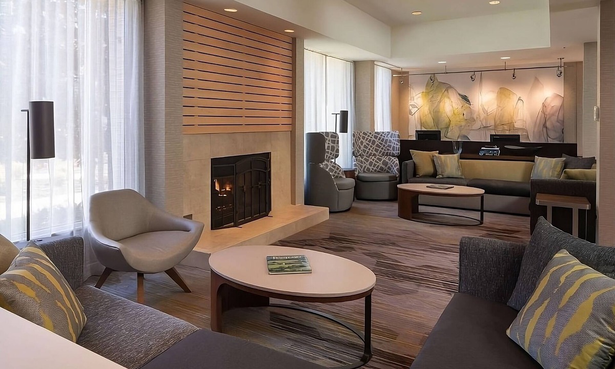 Pleasant Hill Hotel | Close to Downtown San Francisco CA! Property w/Onsite Self Parking & Starbucks