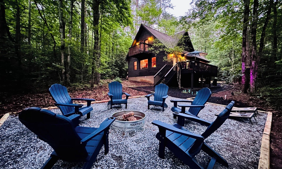 Sautee Nacoochee Cabin | Close to Everything! 3BR Sleeps 9 - King Bd - 5min Helen & Anna Ruby Falls