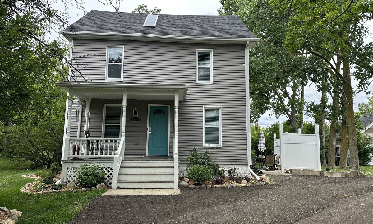 Dicken House | Close to Everything