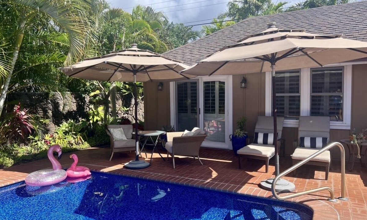 Kahala House | Close to Kahala Beach/Air Conditioning/Heated Pool/Clean/Quiet Neighborhood