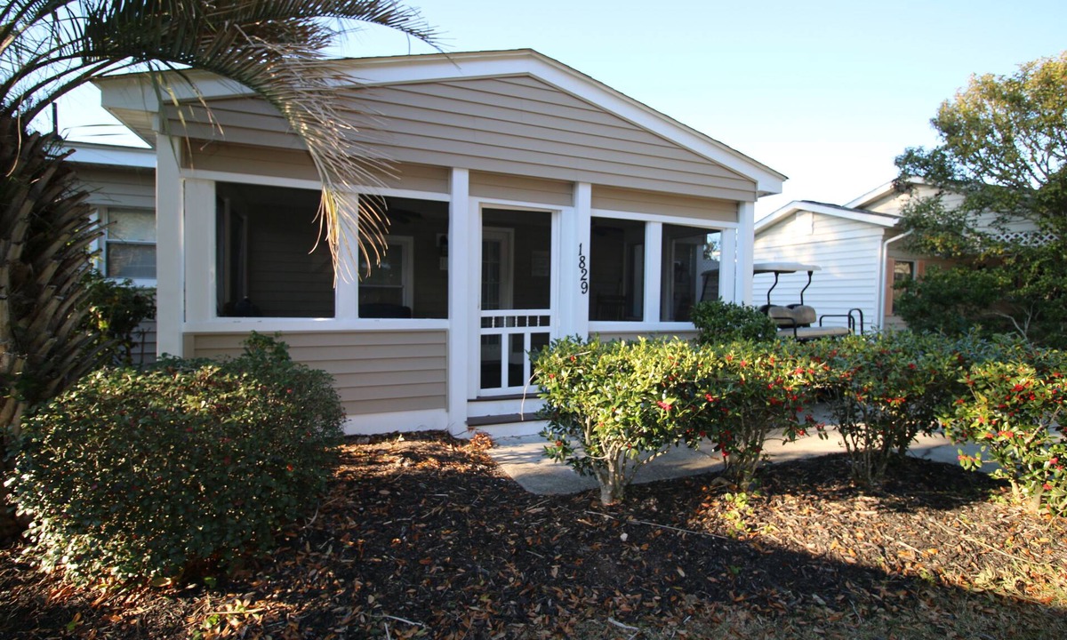 Garden City Cottage | Close to the Ocean Senior/Pet friendly Great Rates!