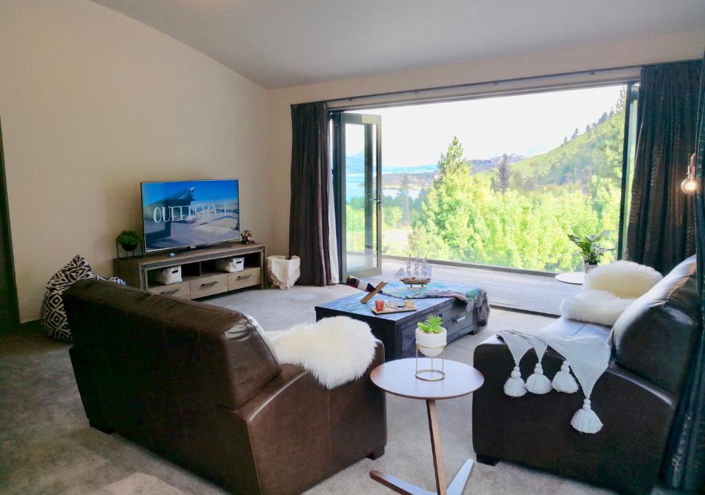 Closeburn House | Closeburn LakeView House