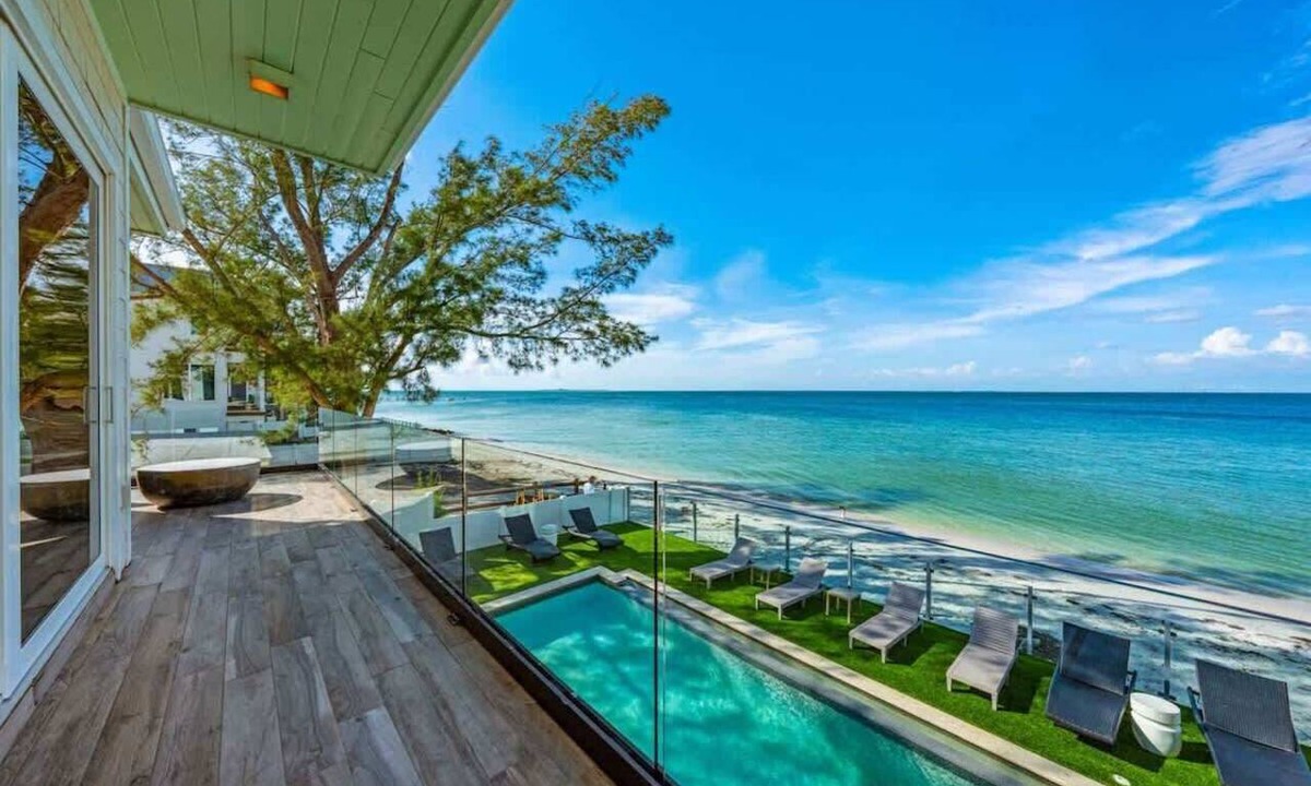 Anna Maria Apartment | Cloud 9 - BeachFront Splendor