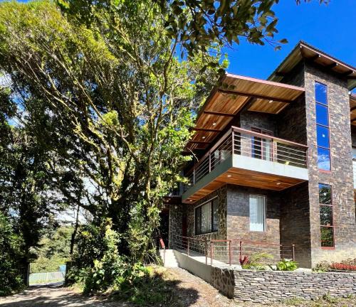 Quebrada Grande Villa | Cloud Forest Escape Wine, Views & Farm