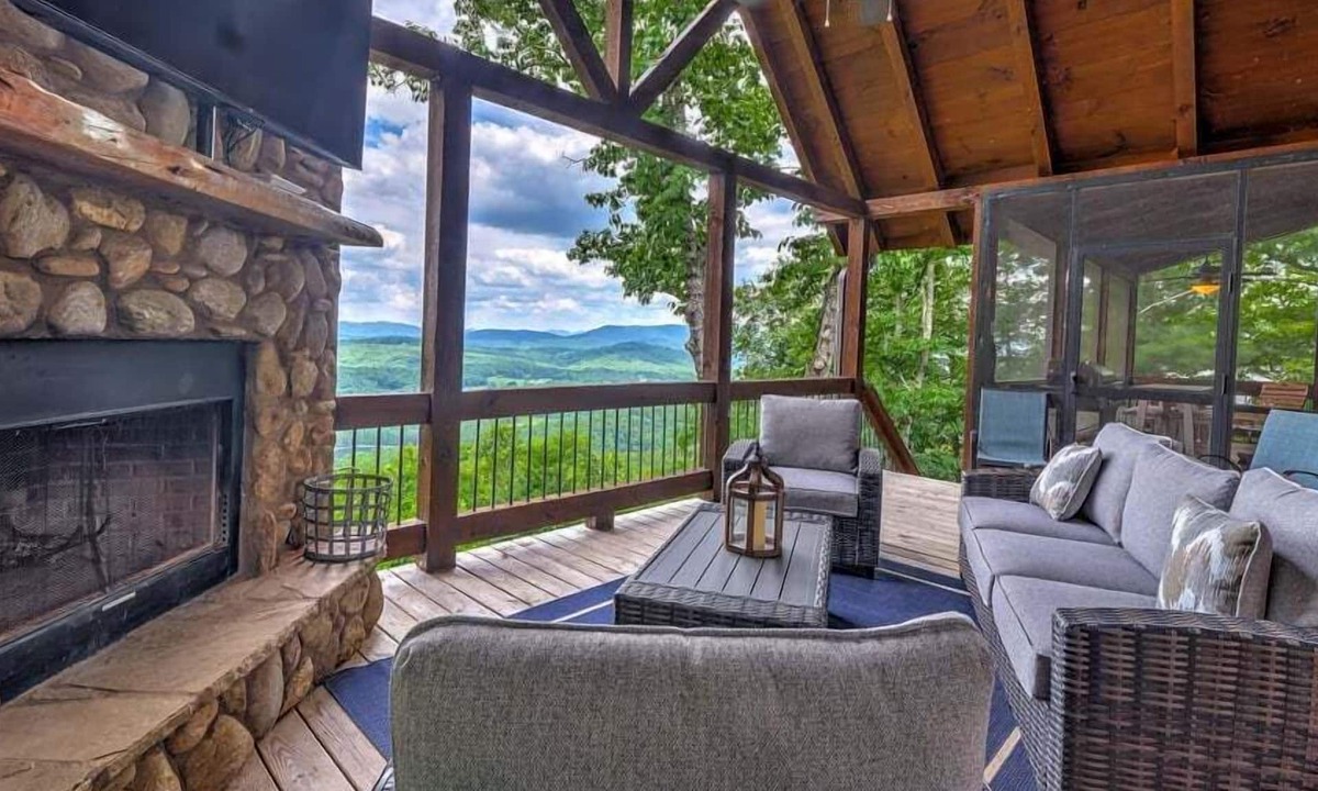 Blue Ridge Cabin | Cloud Nine- Amazing View | Screened Porch | Outdoor Fireplace | Featured in the Atlanta Journal
