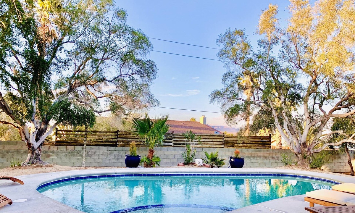 Twentynine Palms House | Cloud29 with huge POOL w/SPA + FirePit + BBQ. Outdoor Dining + Pet Friendly!