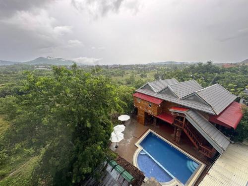 Kampot Hostel | Cloudy Hill Hostel & Villa