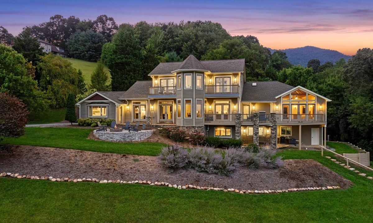 Clyde House | Clyde 5BR Retreat | Indoor Spa + Views