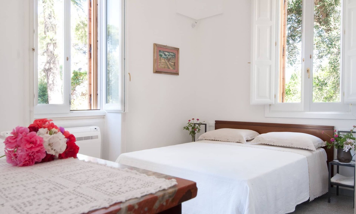 Martano House | COMFORT DOUBLE ROOM, PRIVATE BATHROOM WITH SHOWER FARMHOUSE VILLA COLUCCIA