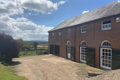 Aylesbury Apartment | Coach House