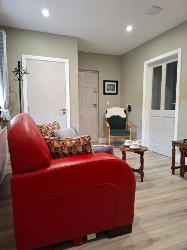 Castleblayney Apartment | Coaches Corner - Relaxing Summer Stay - Modern Accessible Suite - Sleeps 3 - Near Town - Free Parking
