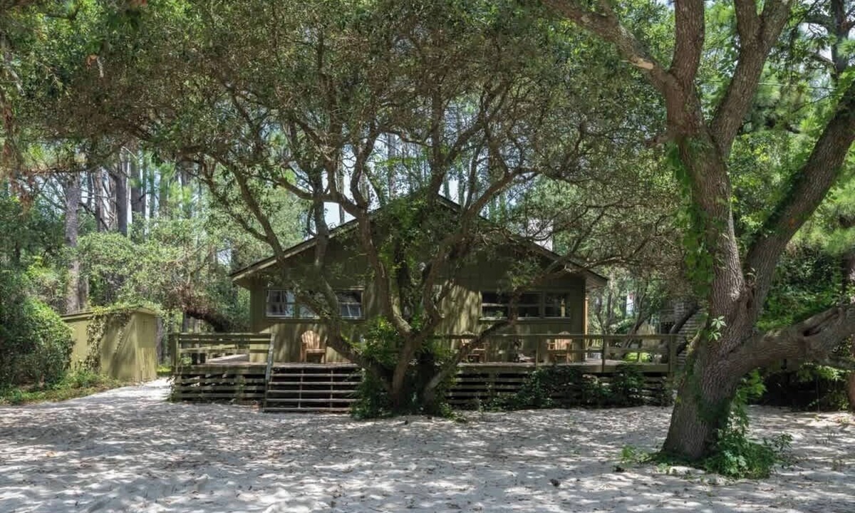 Ocean Hill House | Coastal Beach Cabin, Hot Tub & Walk to Shops!