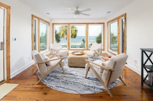 Saint Helena Island House | Coastal Bliss on Coffin Point - Beachfront Retreat