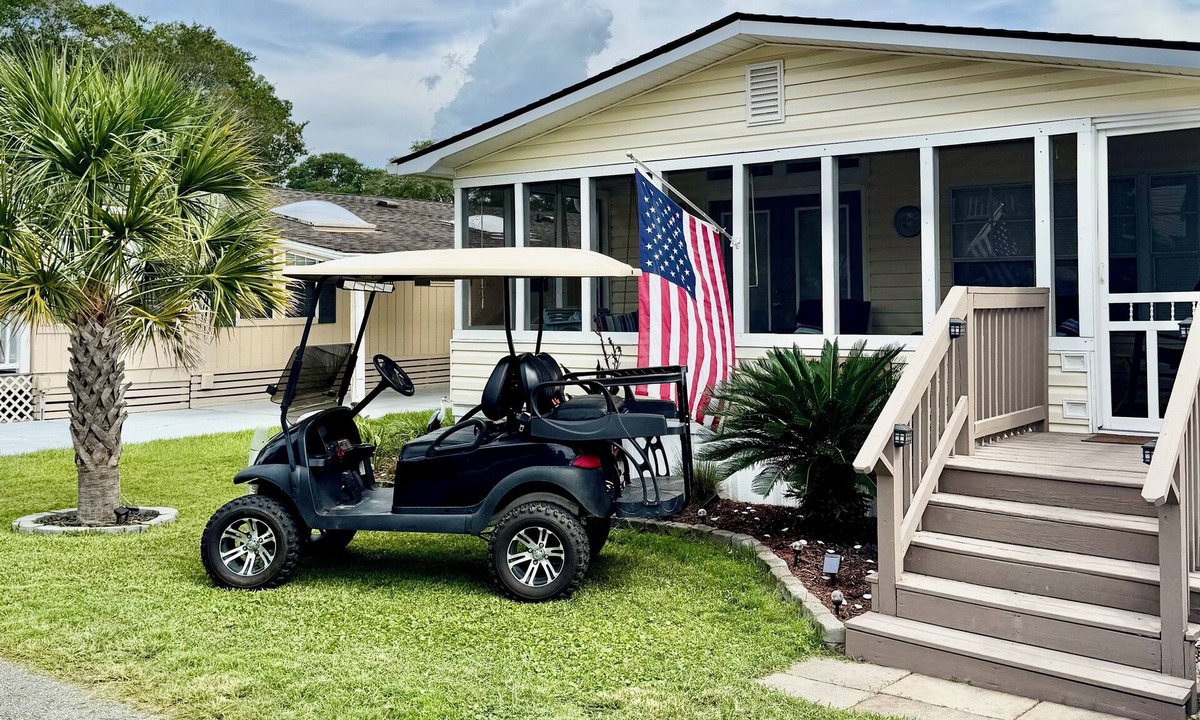 Garden City House | COASTAL CABANA! Cozy, 3 Bed- 2 Bath that sleeps 7. GOLF CART & DOG FRIENDLY!