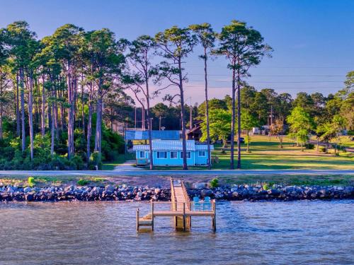 Eastpoint House | Coastal escape with bay views fishing Washer & dryer and Wifi