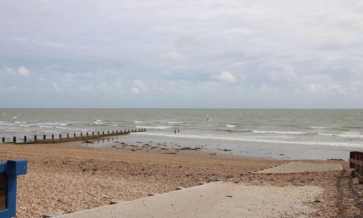 Felpham Cottage | COASTAL HAVEN, pet friendly, country holiday cottage in Felpham