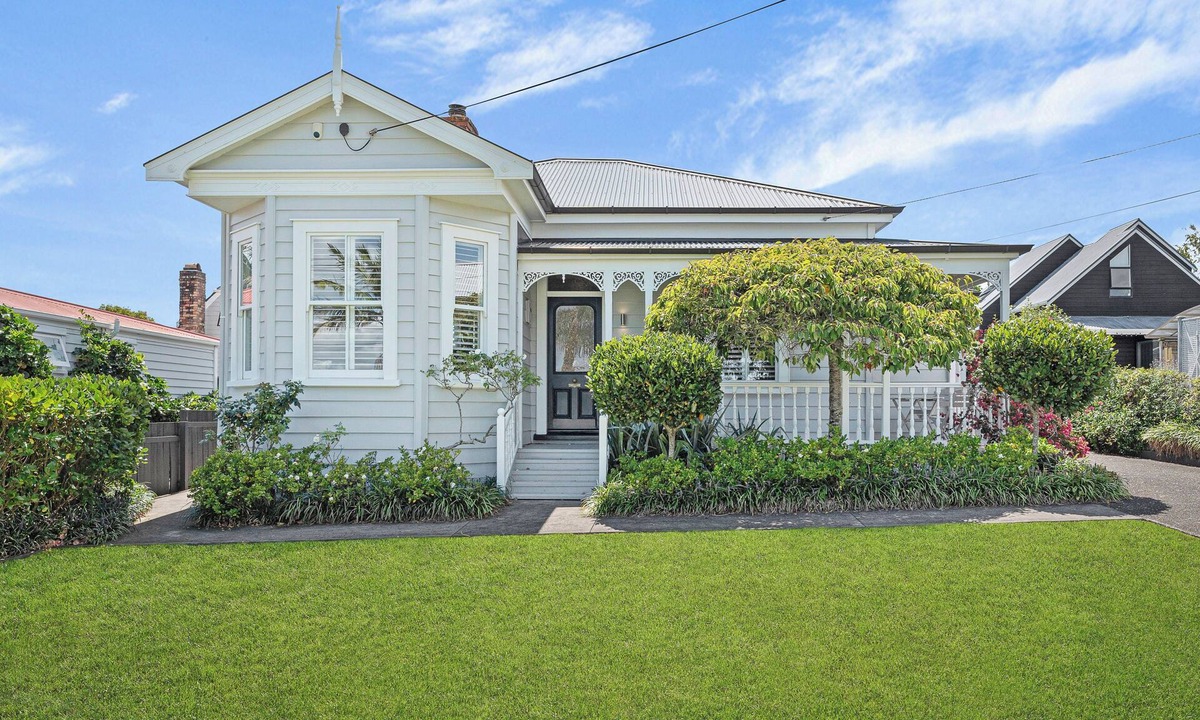 Devonport House | Coastal Hideaway by Bespoke Stays