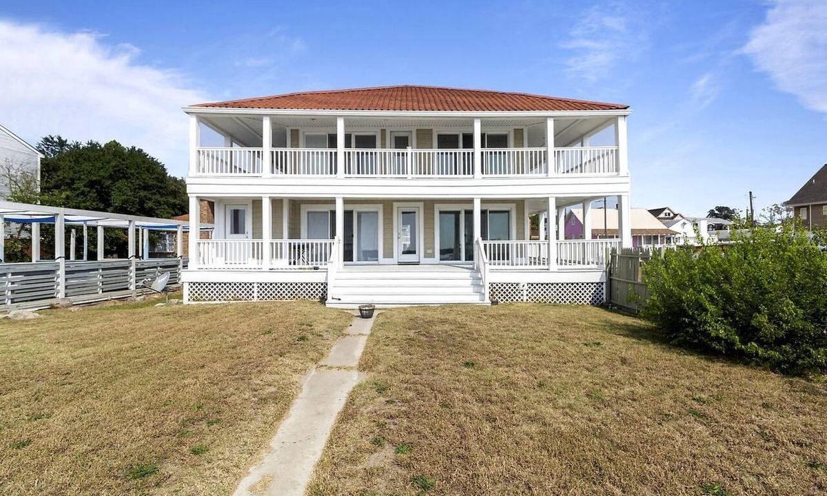 Willoughby Spit House | Coastal Home with Dock, Pier and Waterfront Views in Norfolk, Virginia