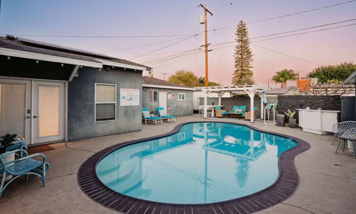 Harbor House | Coastal Lagoon | Pool Heating | Games | Air Hockey
