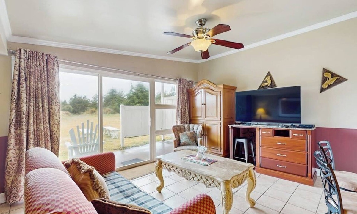 Copalis Beach Condo | Coastal oceanfront condo with shared hot tub & beach trail access, dog friendly