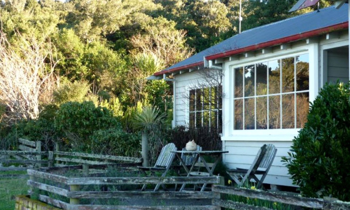 Papatowai Cabin | Coastal Vacation Rental Nestled near the Otago Peninsula in South Island