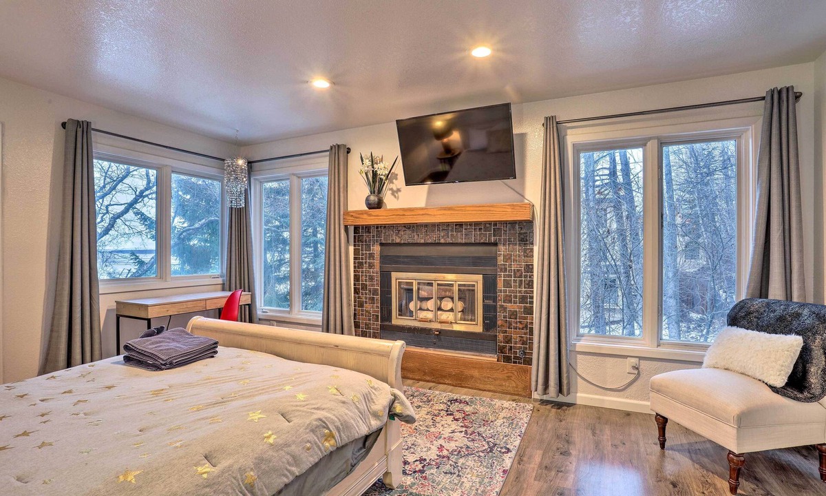 South Addition Apartment | Coastal-view Apartment Near Downtown Anchorage!