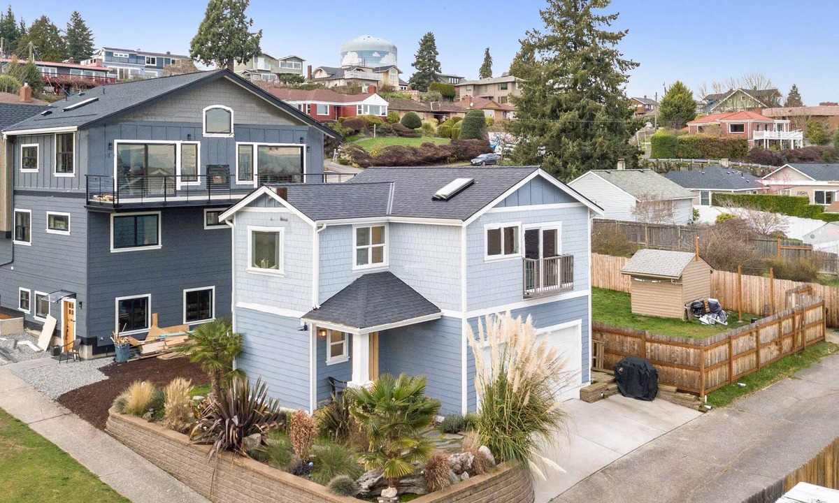 Genesee House | Coastal View Home - Newly Remodeled. Water Taxi Ride Away to see the WORLD CUP!